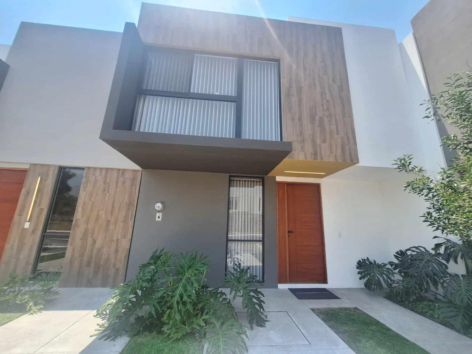 📌 Zákia. Isla en cocina, walking closet y recepción